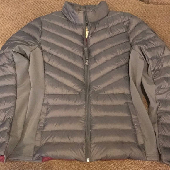 New gray puffer jacket - Picture 1 of 3